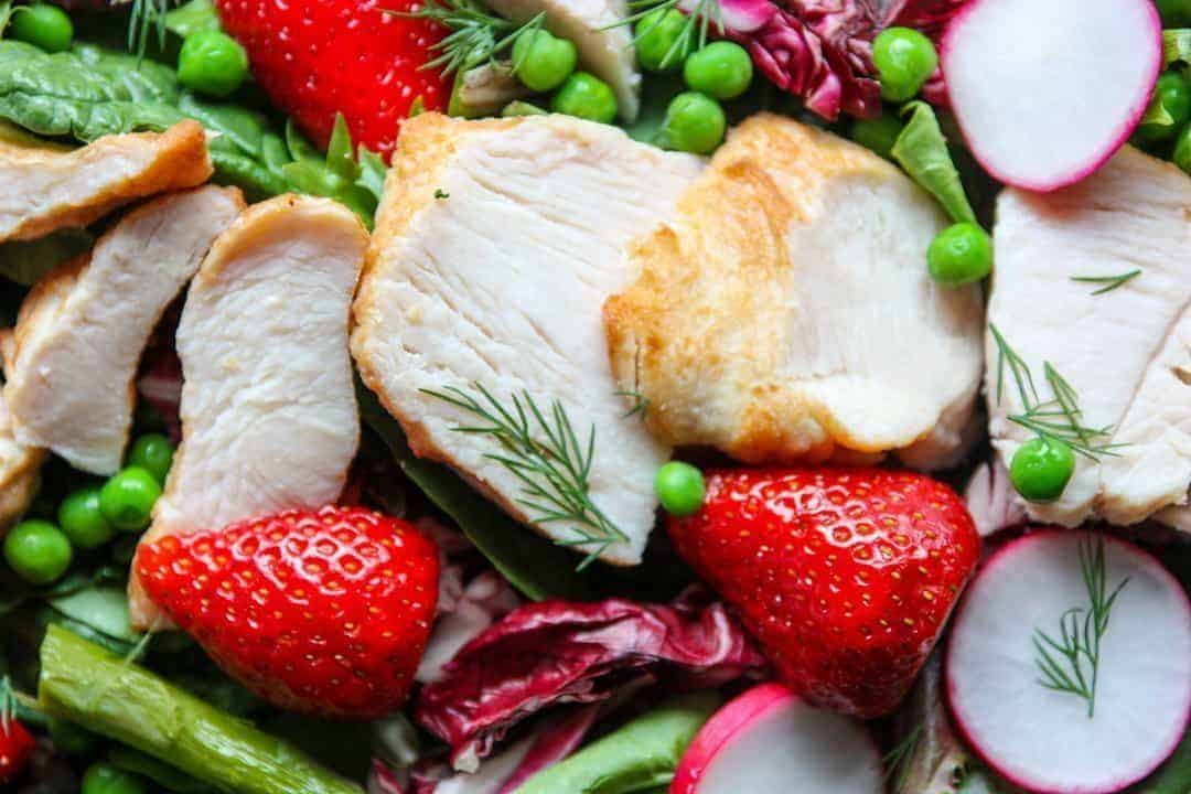 salad with chicken, strawberries, asparagus, peas an radish